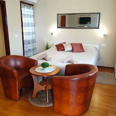 Apartment With A - C In Porec-istrien 44245 Porec